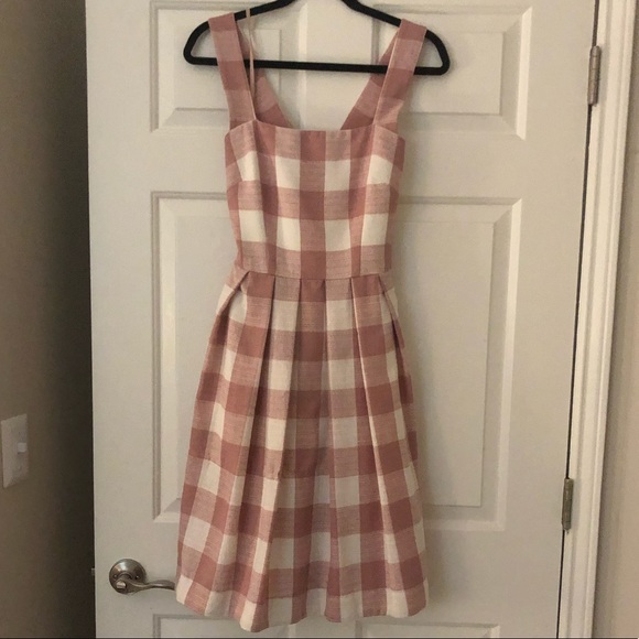 Gal Meets Glam Polly - Picture 4 of 8